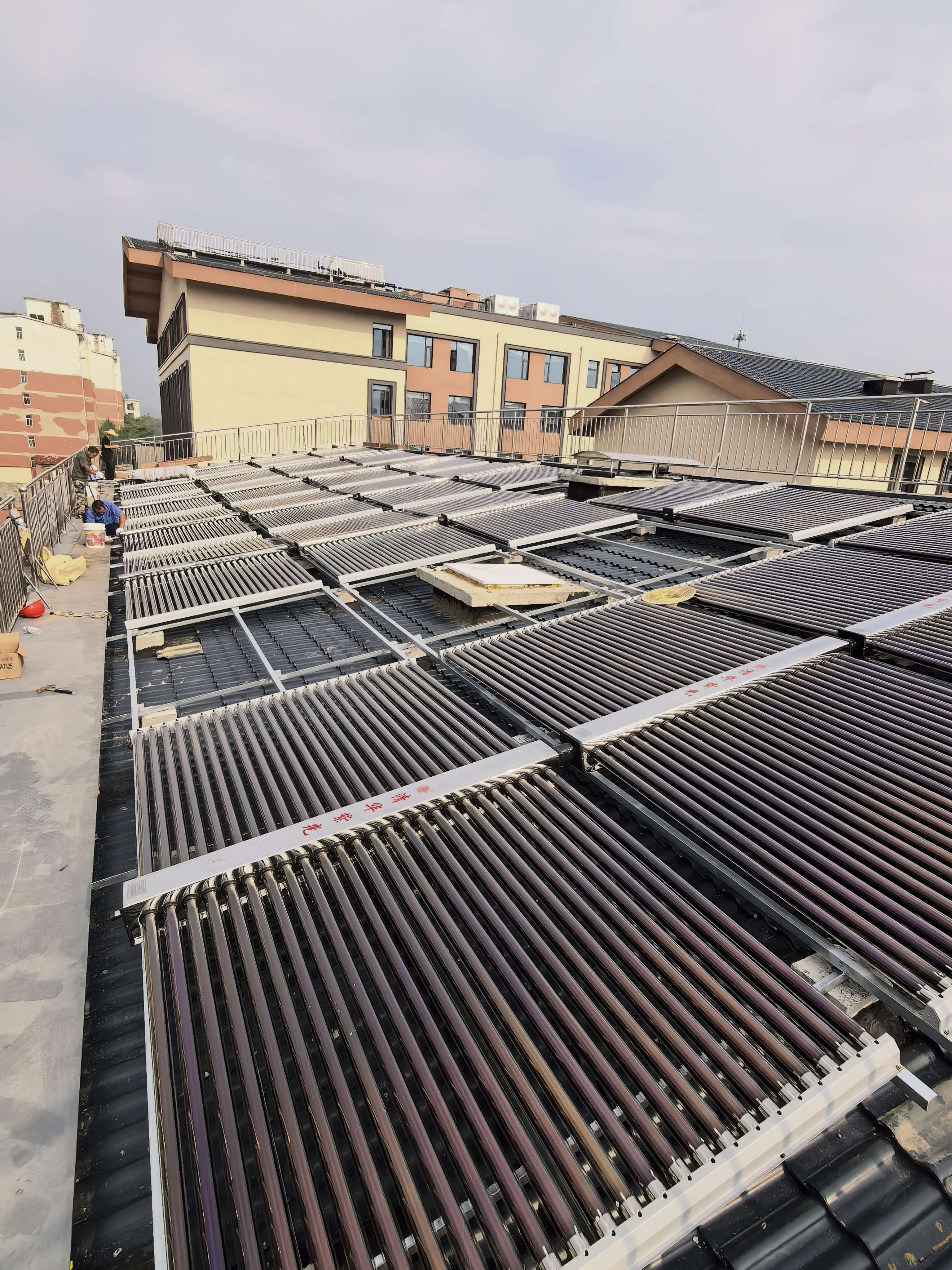 河南省济源市黄河研习基地太阳能+空气能热水工程施工完毕